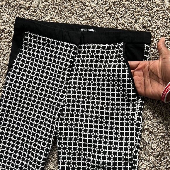 Fashion Nova Skinny Ankle Dress Pants Size Small - Picture 2 of 4